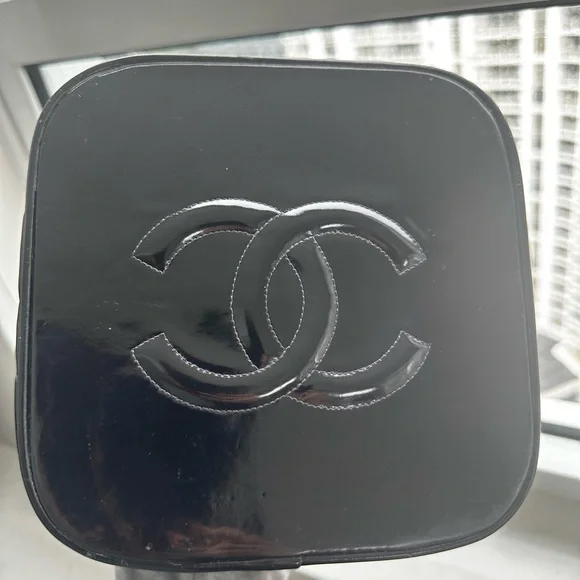 Chanel Black Patent Vanity 4 series 1997 - Picture 7 of 16